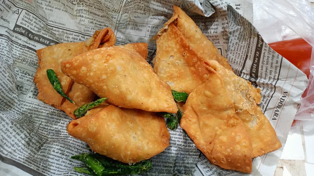 న్యూస్ పేపర్లో ప్యాక్​ చేసిన ఫుడ్స్​ తింటున్నారా? - ఎలాంటి సమస్యలు వస్తాయో తెలుసా?