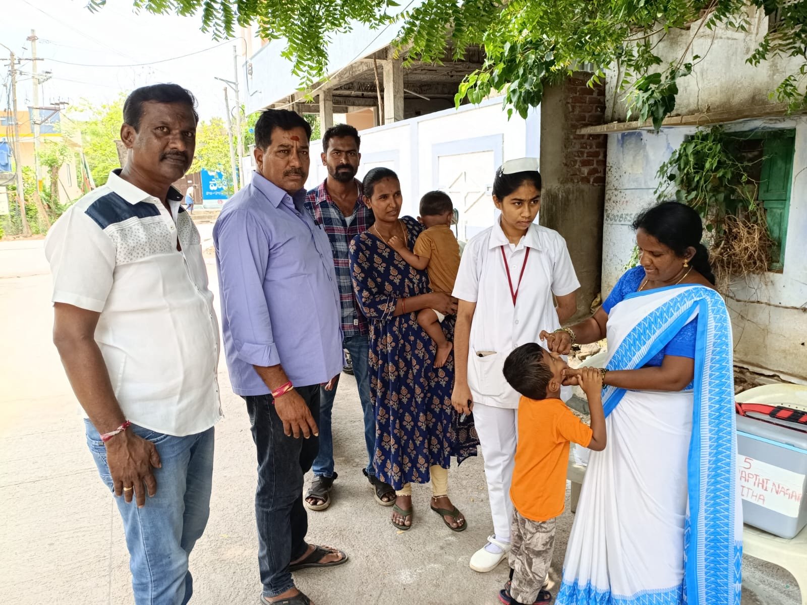 పుప్పాలగుట్టలో పల్స్ పోలియో కార్యక్రమాన్ని పర్యవేక్షించిన బూరుగుపల్లి విజయ్ కుమార్