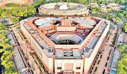 లోక్‌సభ 12 గంటల వ‌ర‌కు వాయిదా