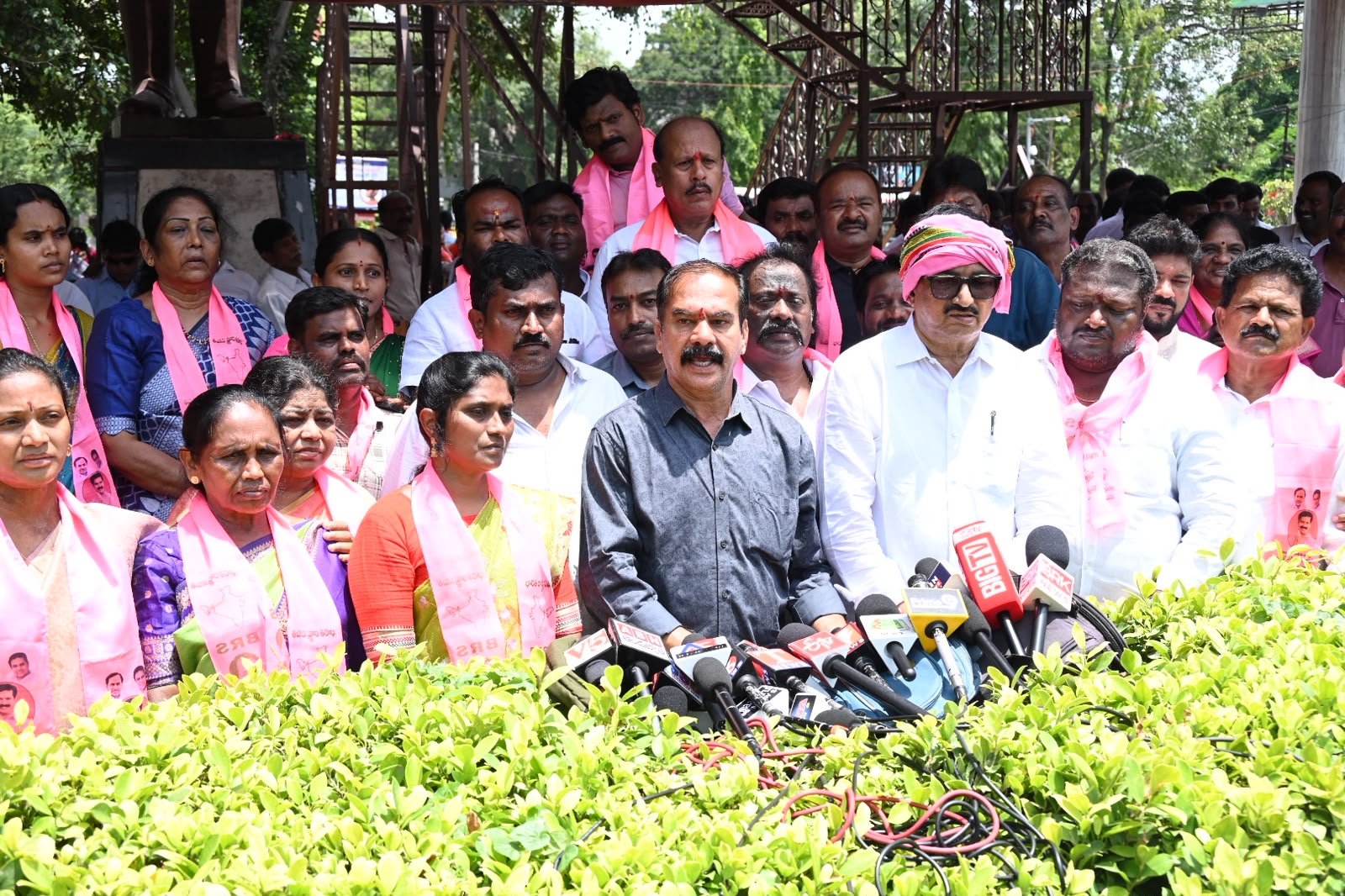 కడియం శ్రీహరికి దళితులపై ప్రేమ లేదు: దాస్యం వినయ్‌ భాస్కర్ - Additional Image